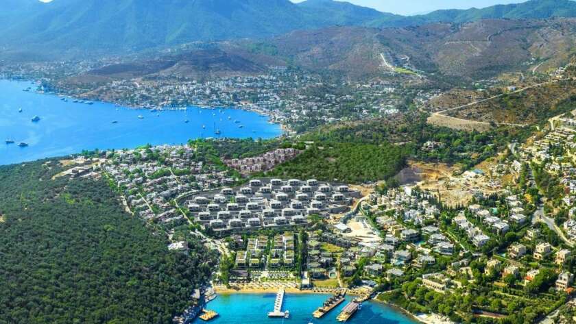Bodrum'da satılık villalar. Bitez ve Hebil Koyu manzaralı lüks havuzlu villa ve deniz manzarası.